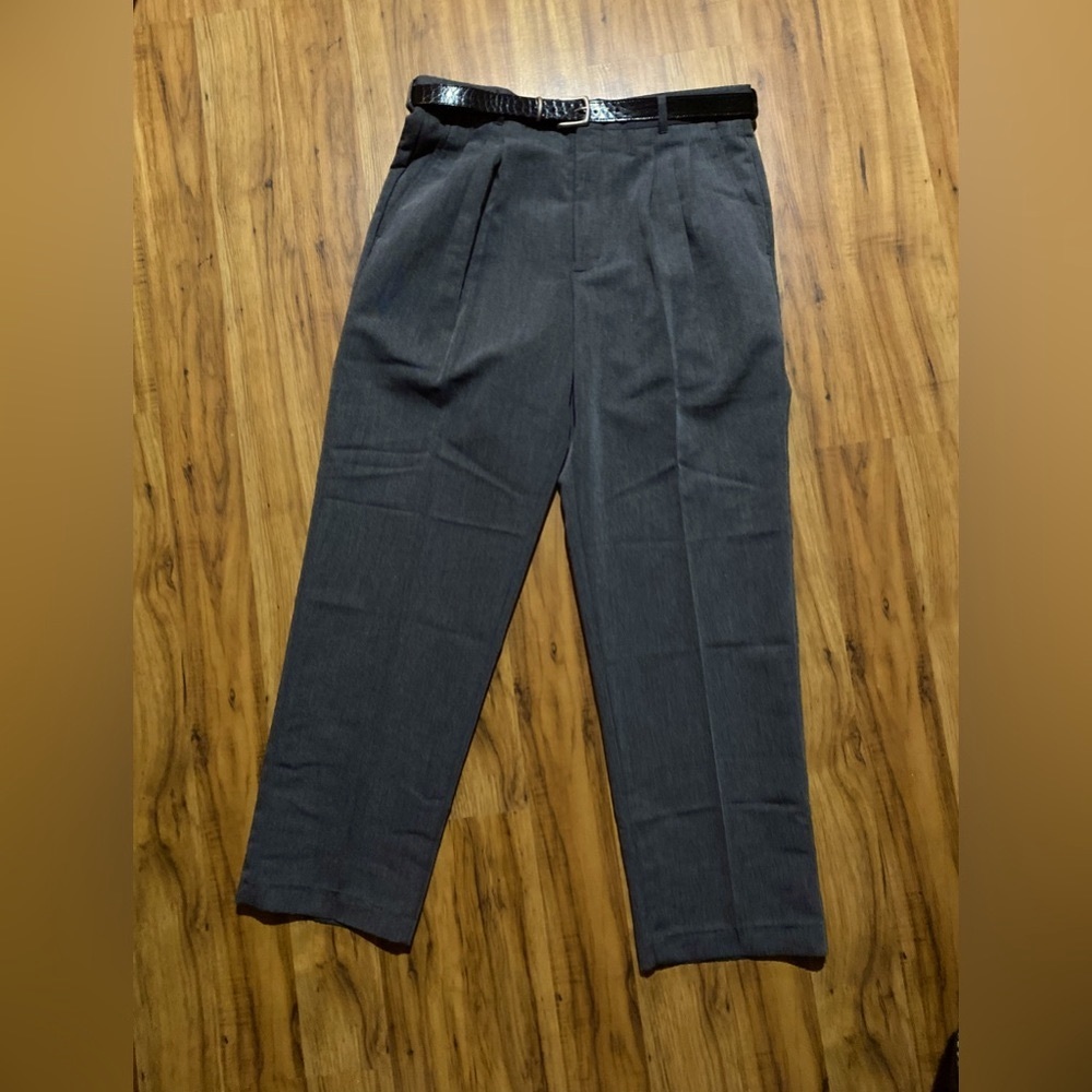 UNTIED Men’s Pleated Dress Pants With Belt Size Waist 34 Length 30